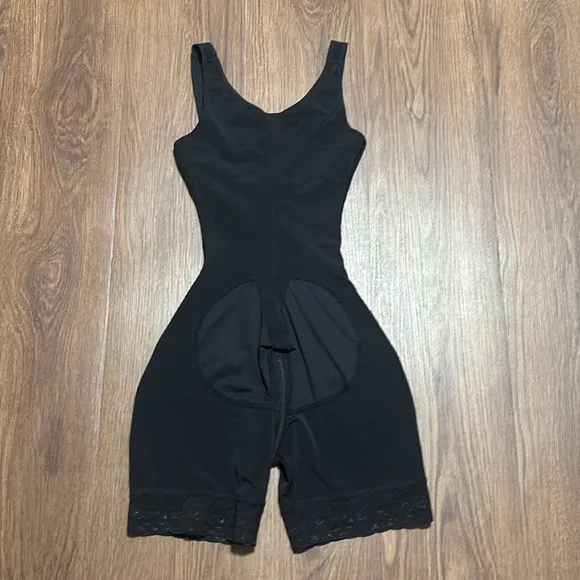 🔥🔥🔥Black Women's Colombian Shapewear Bodysuit NWOT Size: Medium 🔥🔥🔥