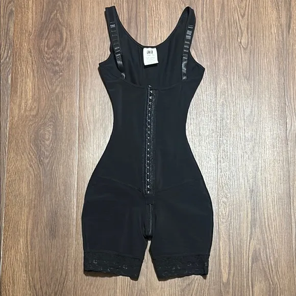 🔥🔥🔥Black Women's Colombian Shapewear Bodysuit NWOT Size: Medium 🔥🔥🔥