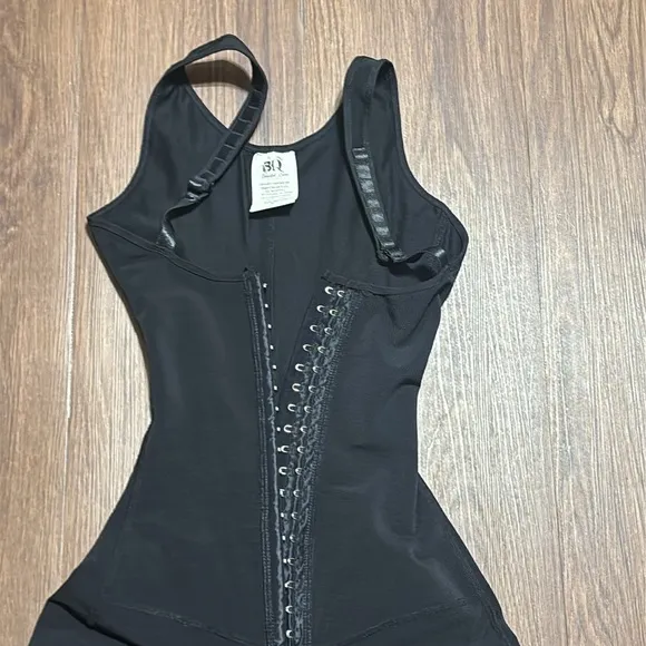 🔥🔥🔥Black Women's Colombian Shapewear Bodysuit NWOT Size: Medium 🔥🔥🔥