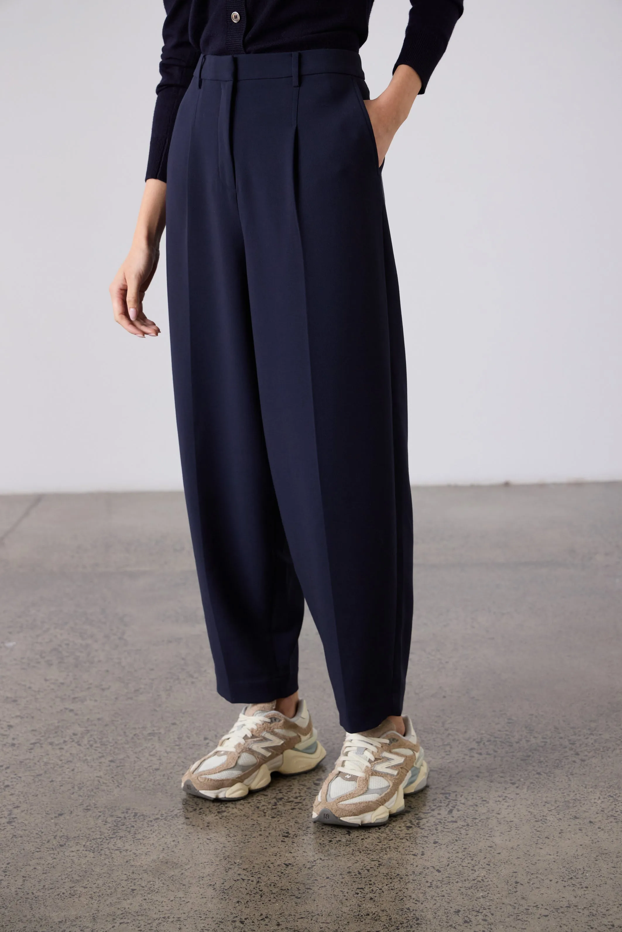 Britta Barrel Leg Trouser - Navy