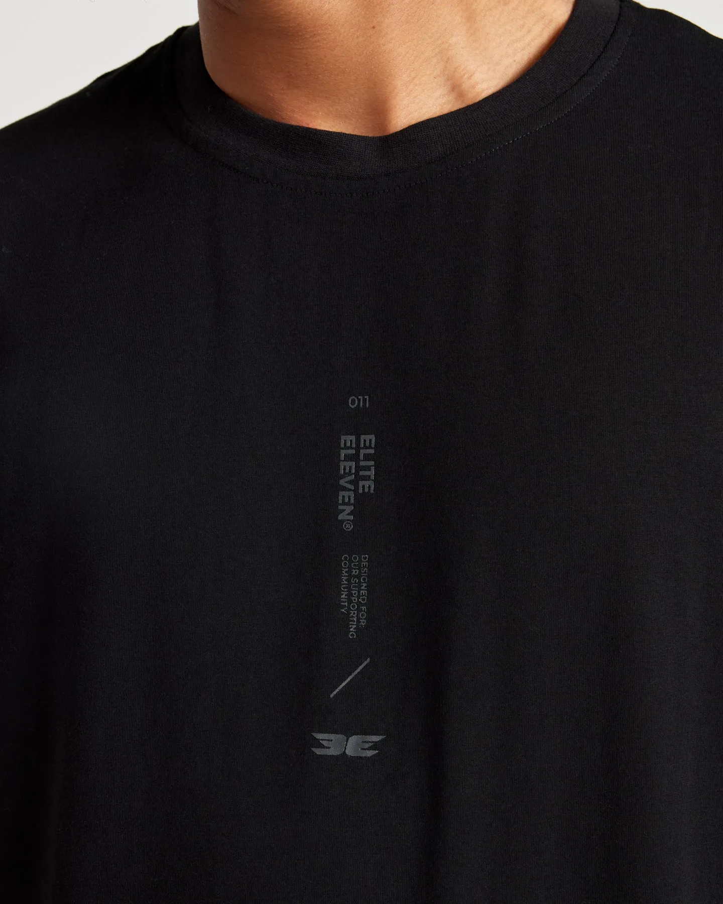 Capital Fitted Tee V1 - Black / Black