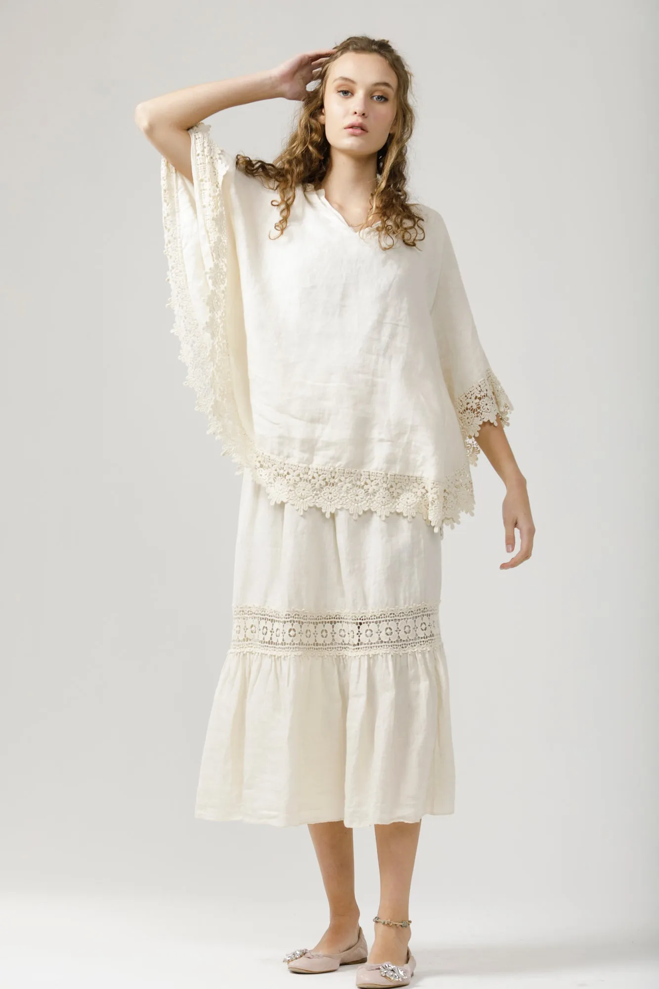 Capri Linen & Lace skirt.. Oatmeal & Black