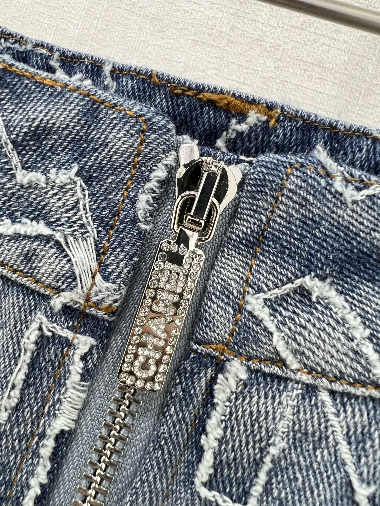 CH 25 new denim skirt
