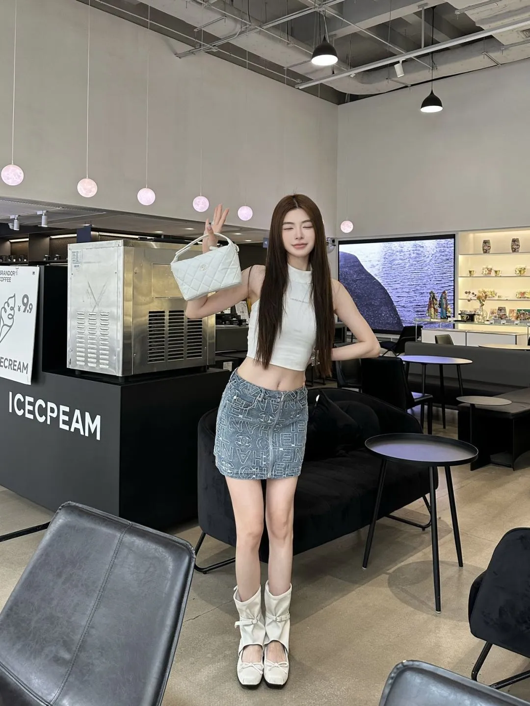 CH 25 new denim skirt