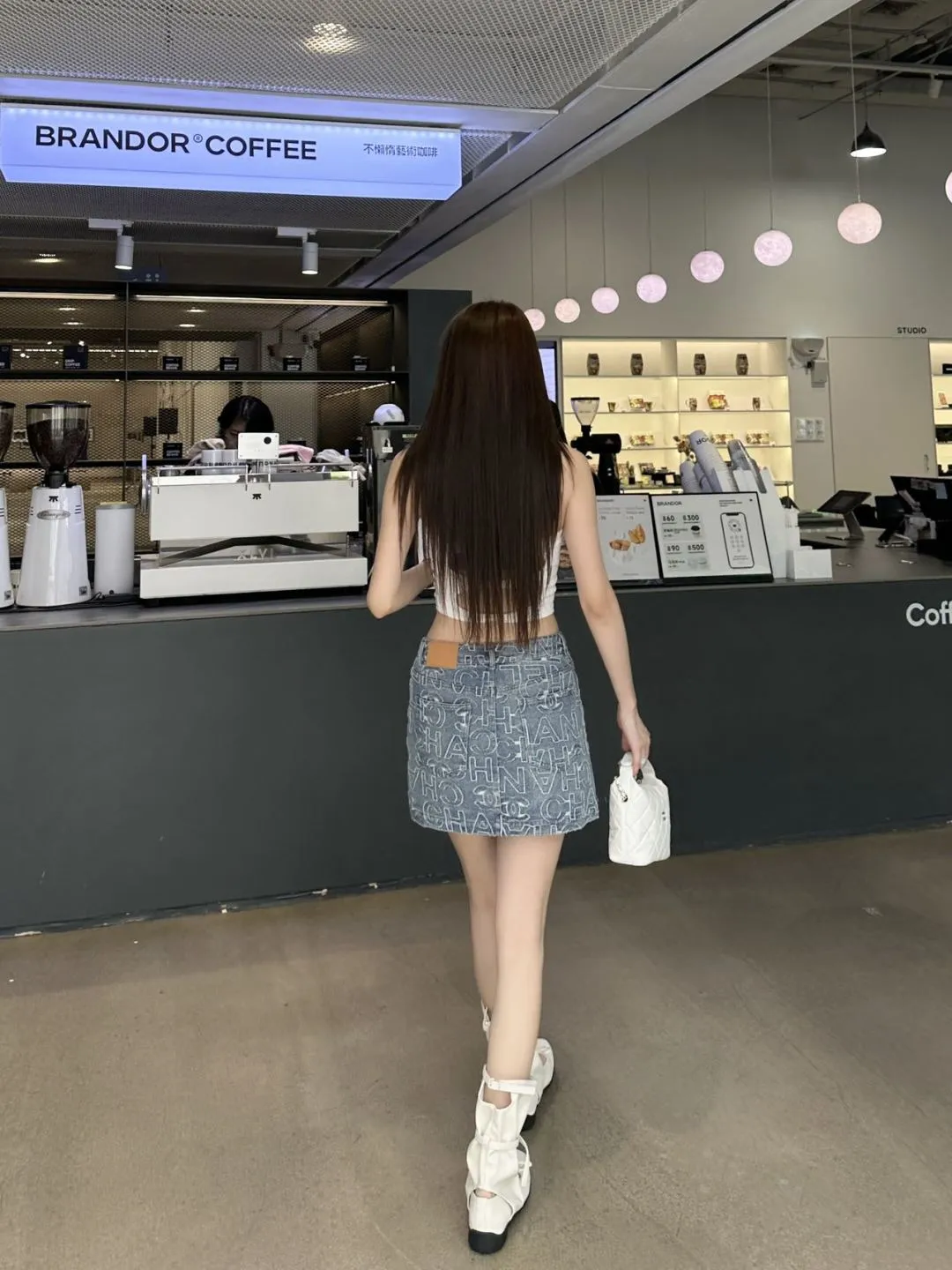 CH 25 new denim skirt