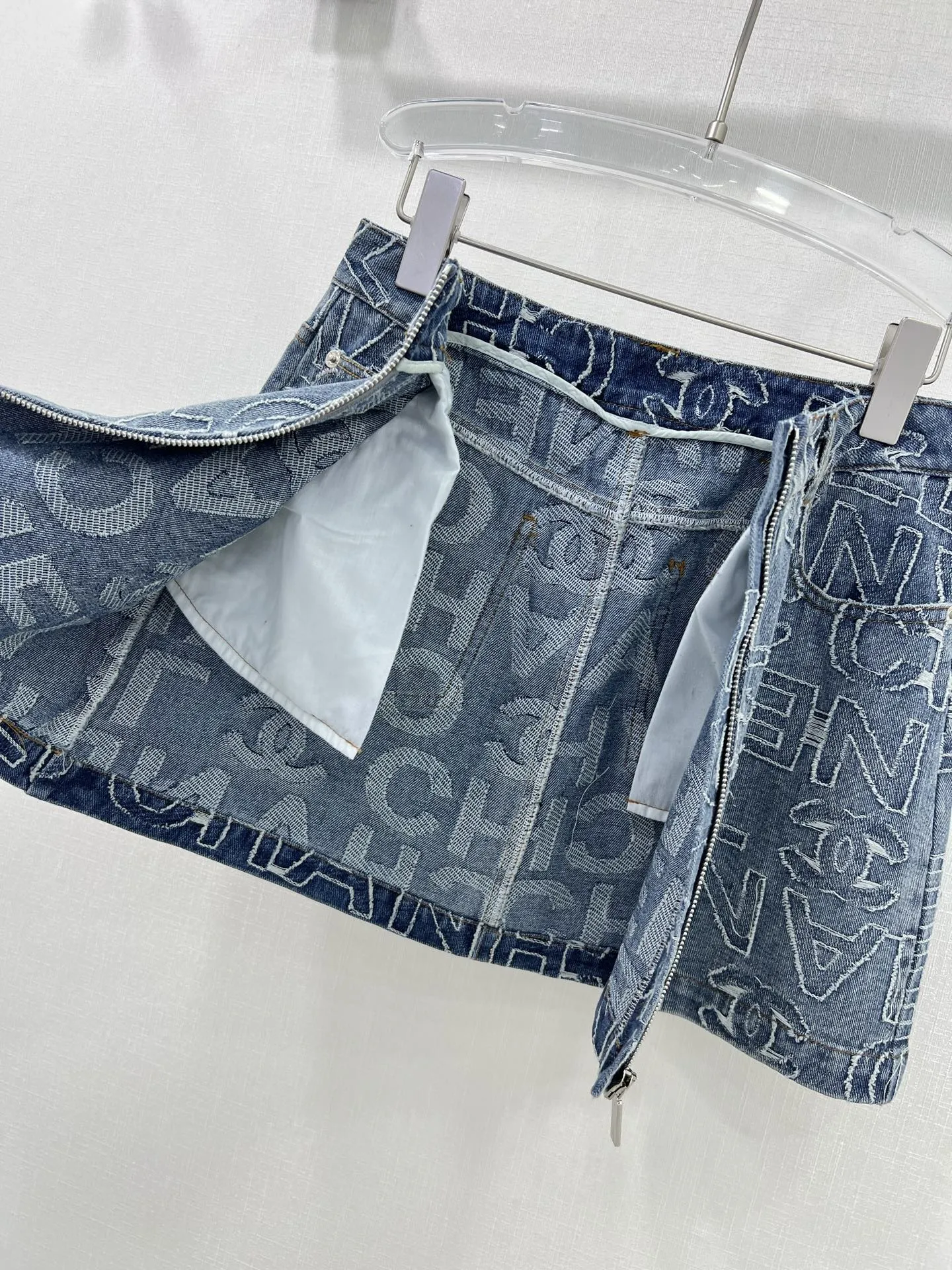 CH 25 new denim skirt