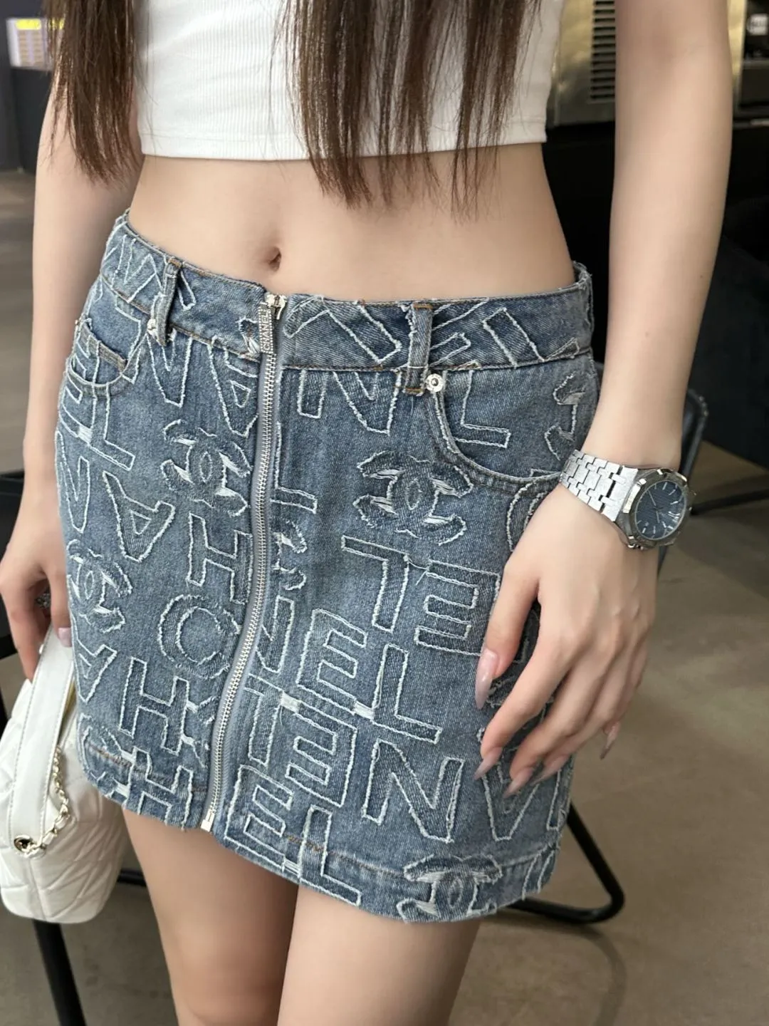 CH 25 new denim skirt