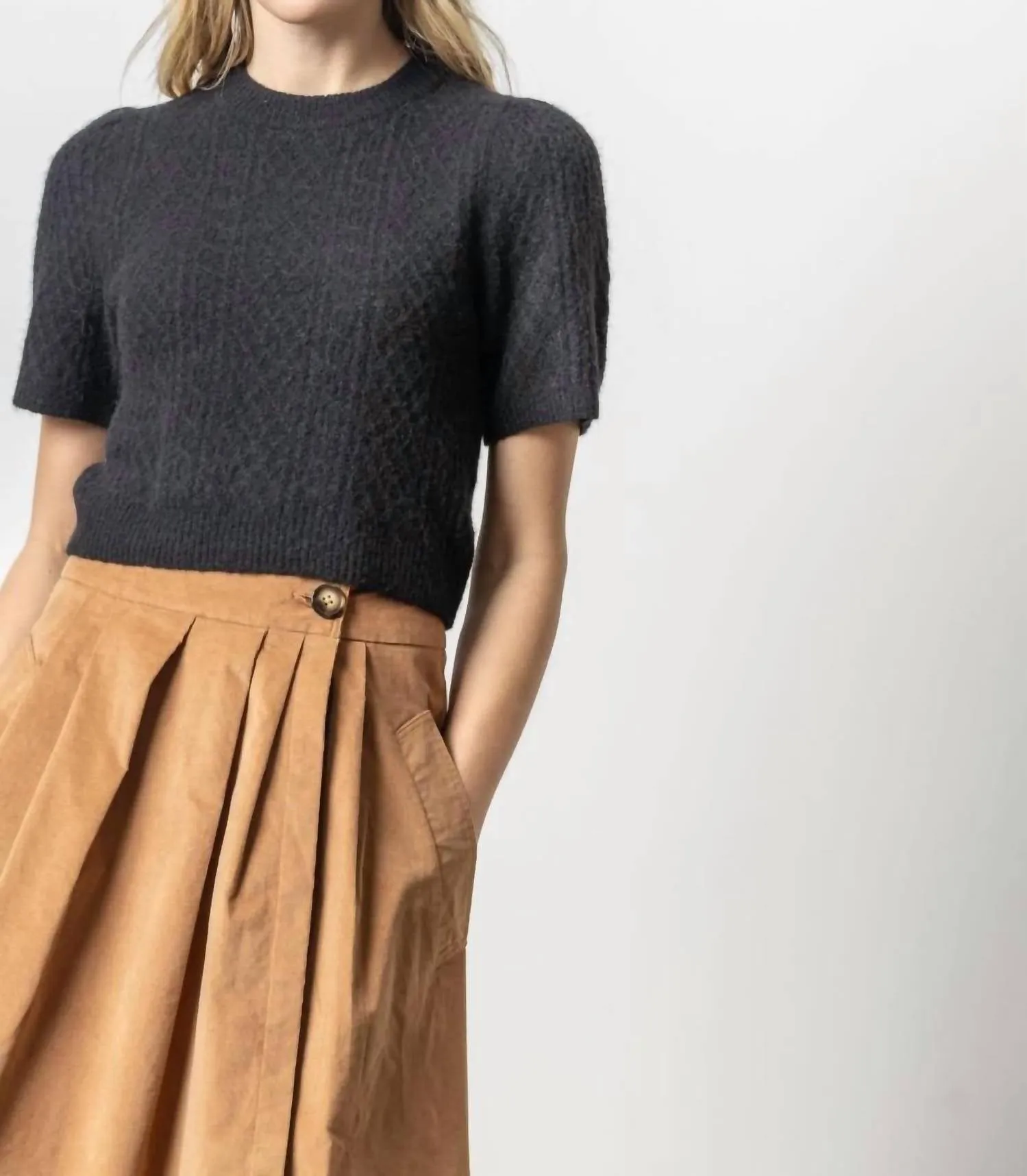Cropped Cable Sweater In Black