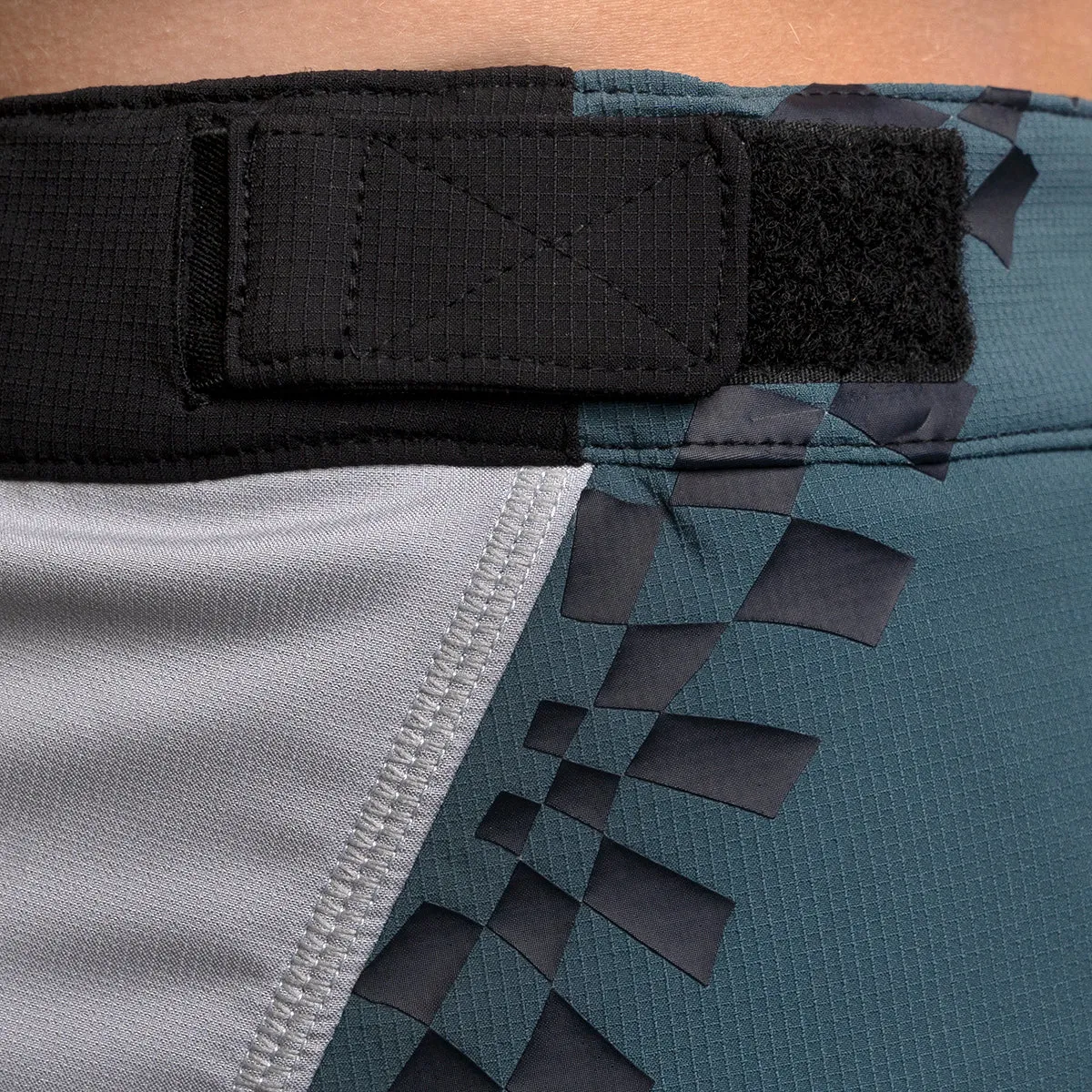Crossline 2.0 Velocity Short - Silver/Black