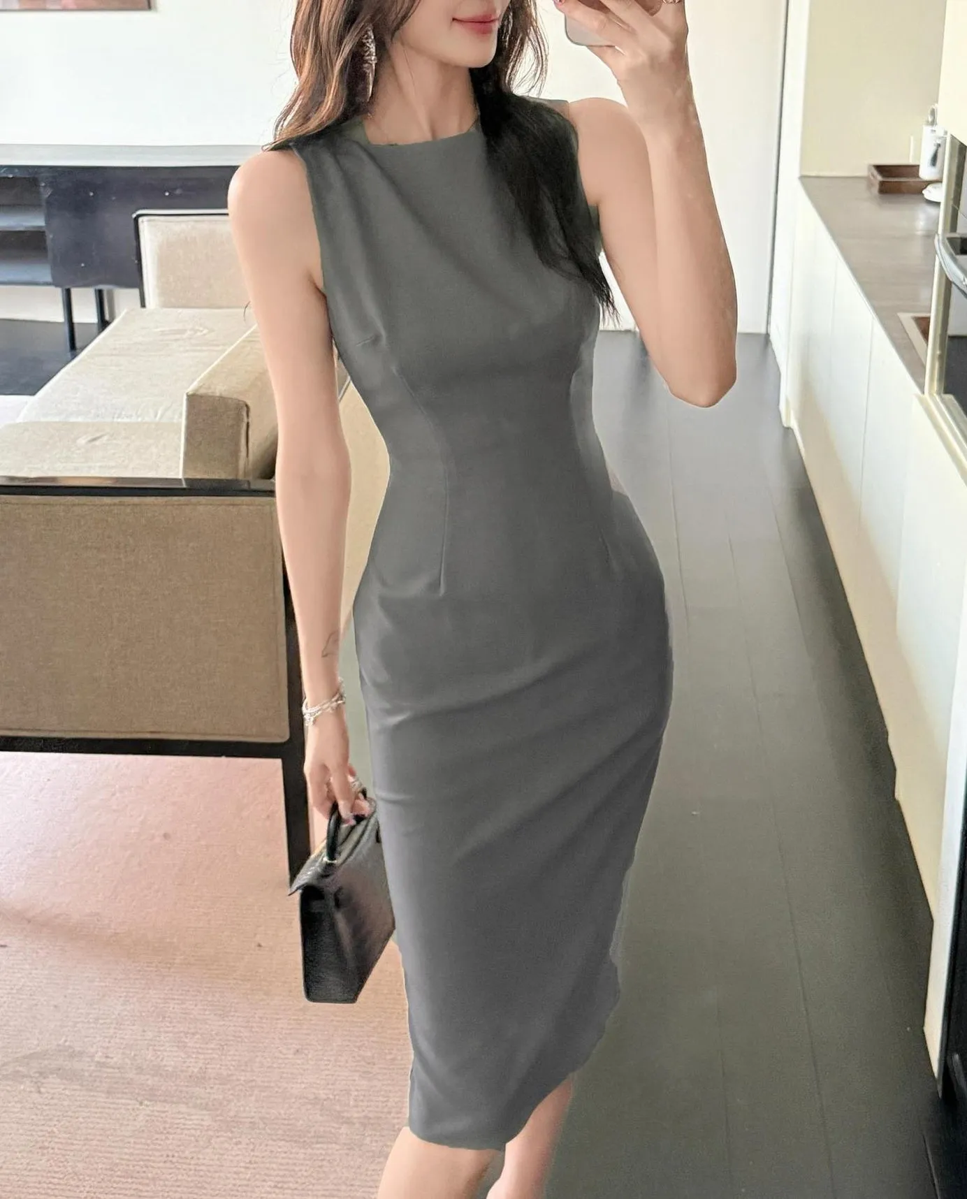 Elegant Bodycon Dress with a Minimalist Style
