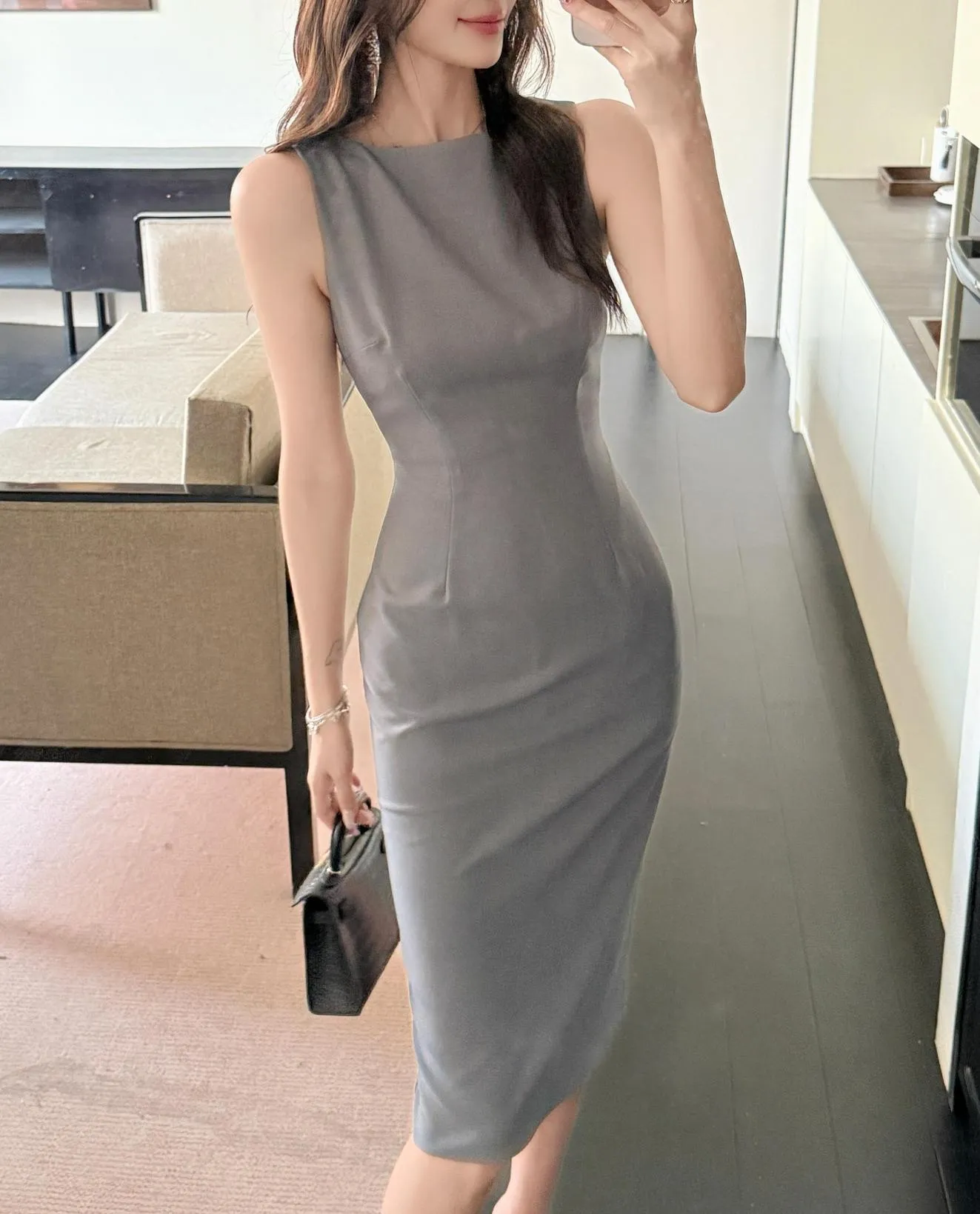 Elegant Bodycon Dress with a Minimalist Style