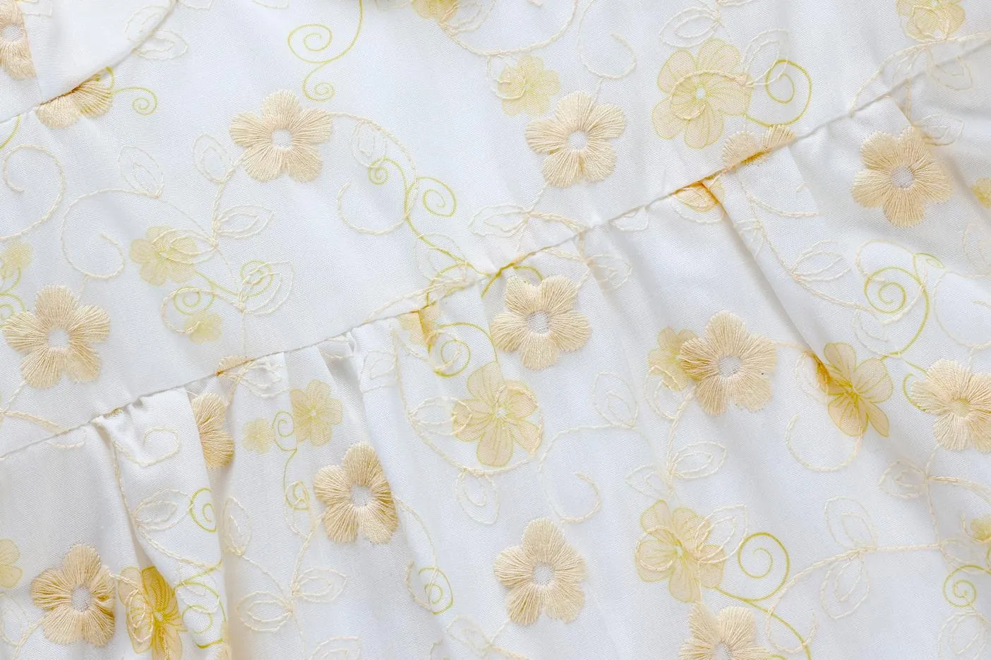 Elegant Knee-Length Tea Dress Featuring a Stylish Square Neckline