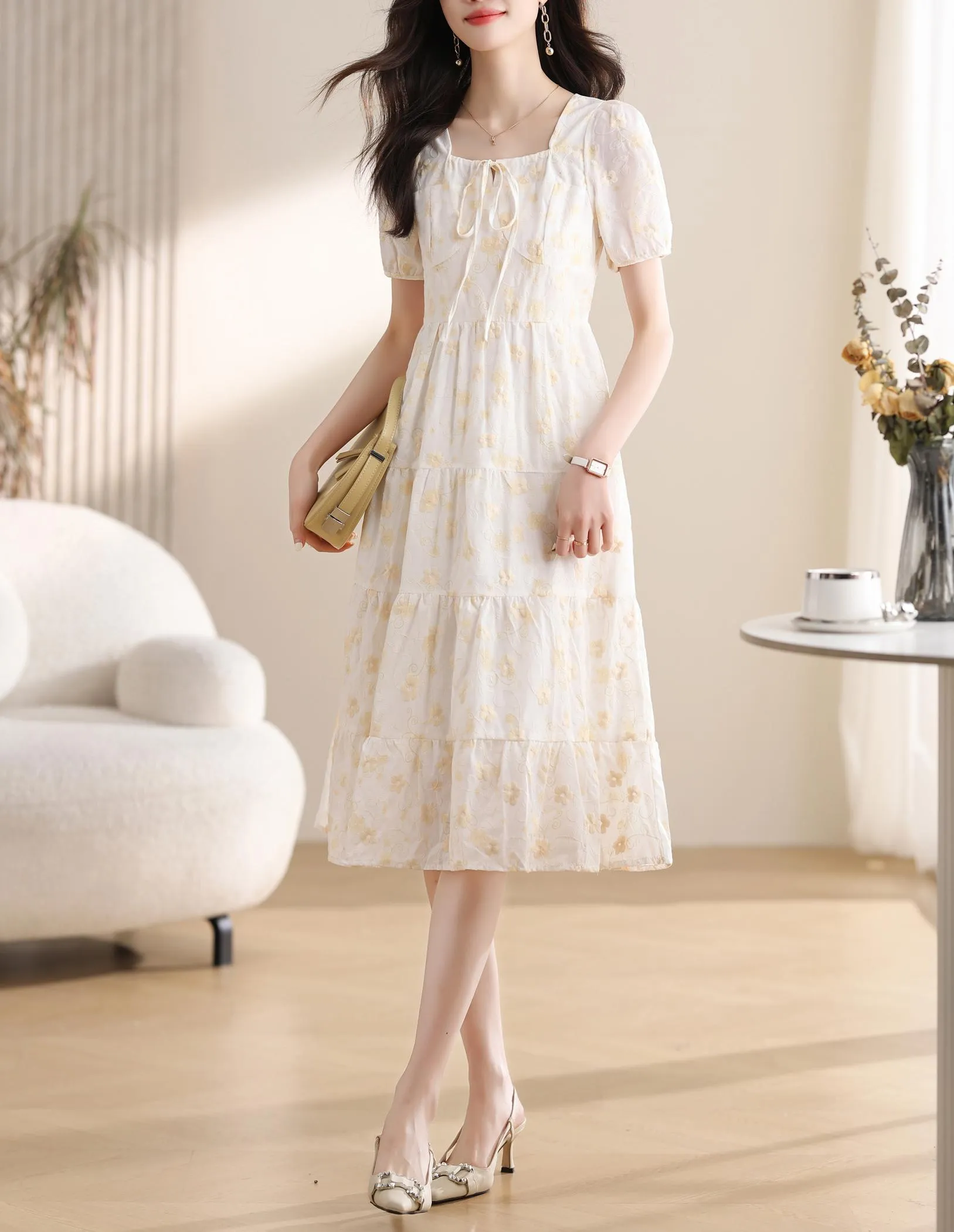 Elegant Knee-Length Tea Dress Featuring a Stylish Square Neckline