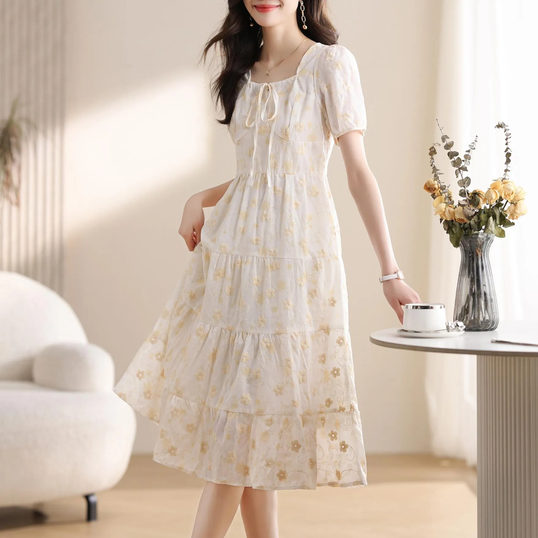 Elegant Knee-Length Tea Dress Featuring a Stylish Square Neckline