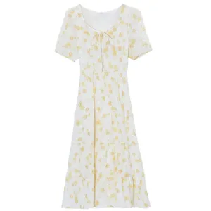 Elegant Knee-Length Tea Dress Featuring a Stylish Square Neckline