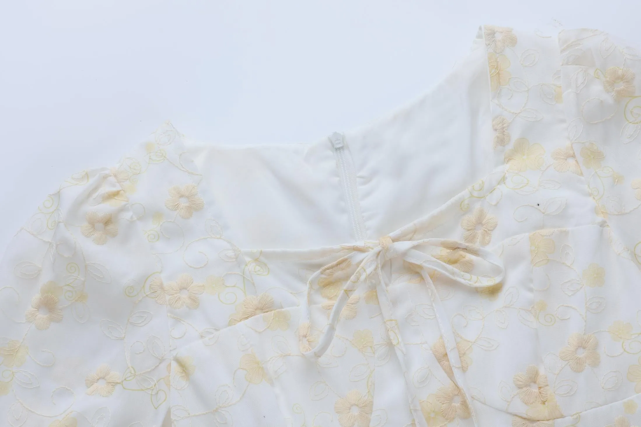 Elegant Knee-Length Tea Dress Featuring a Stylish Square Neckline