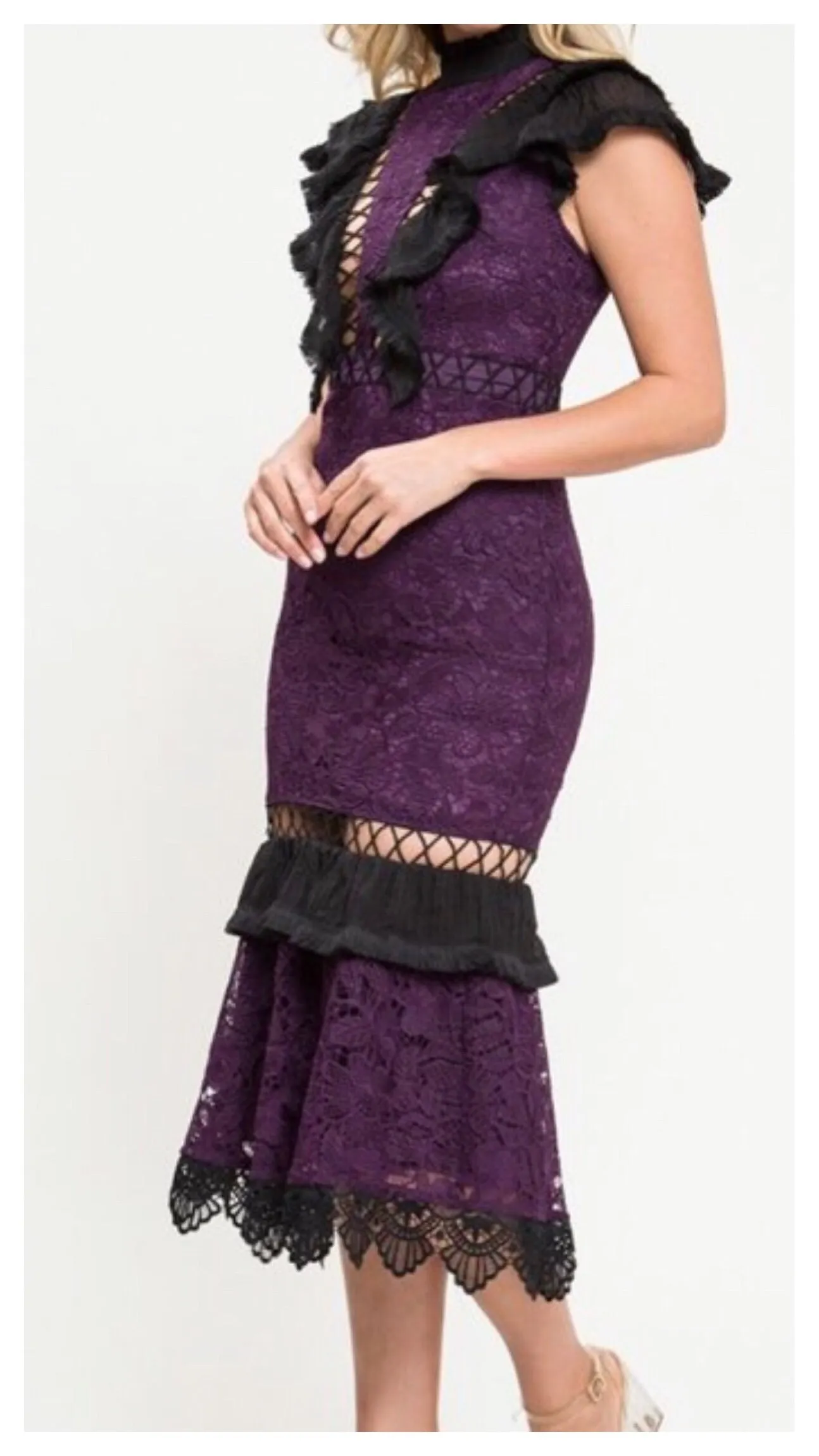 Fitted Beauty Lace Cut-out Fitted Dress