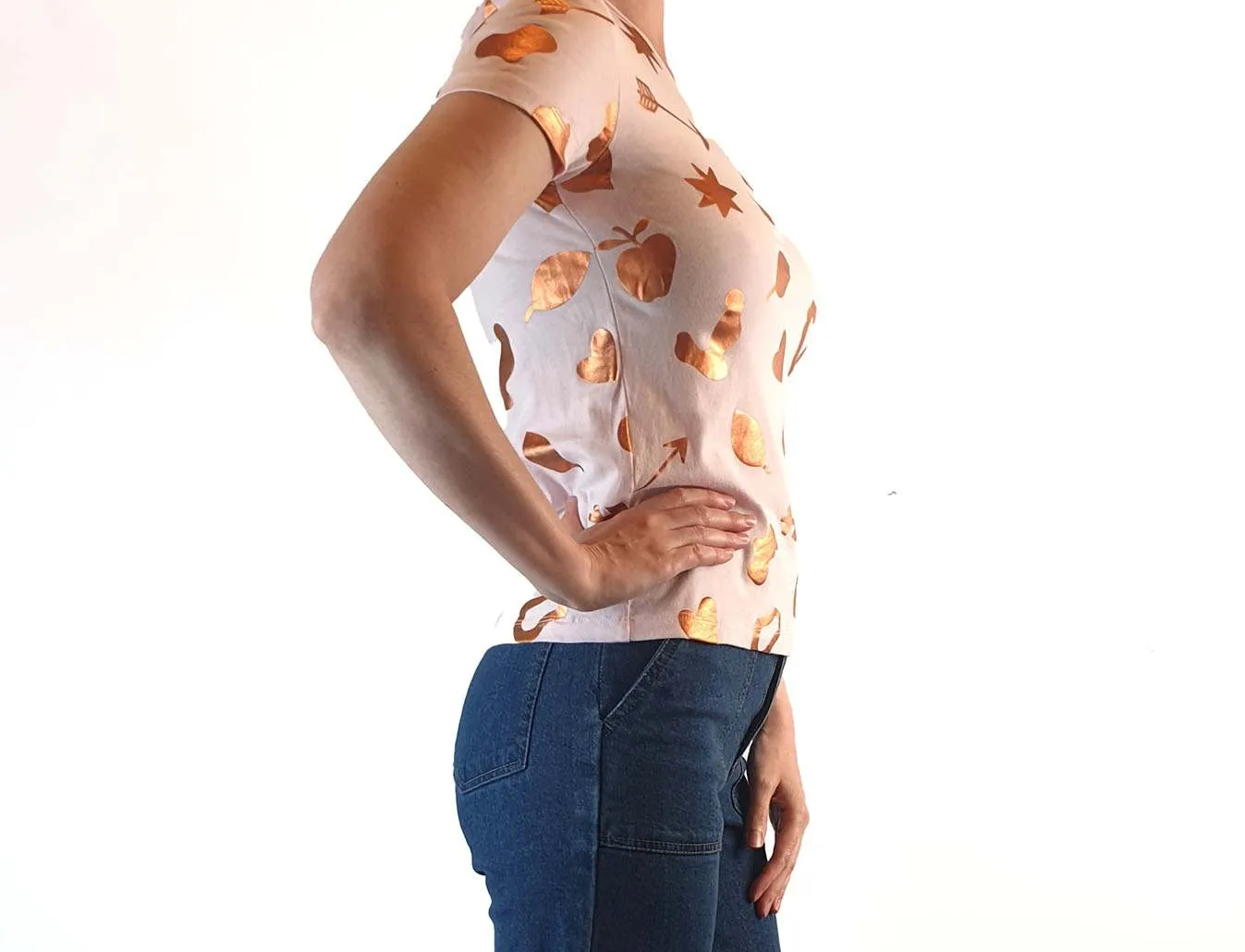 Gorman preloved pink tee shirt with gold symbol print size 6
