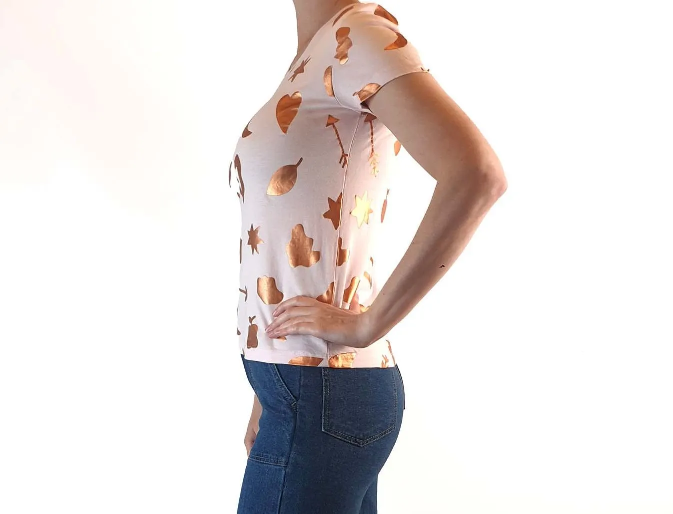Gorman preloved pink tee shirt with gold symbol print size 6