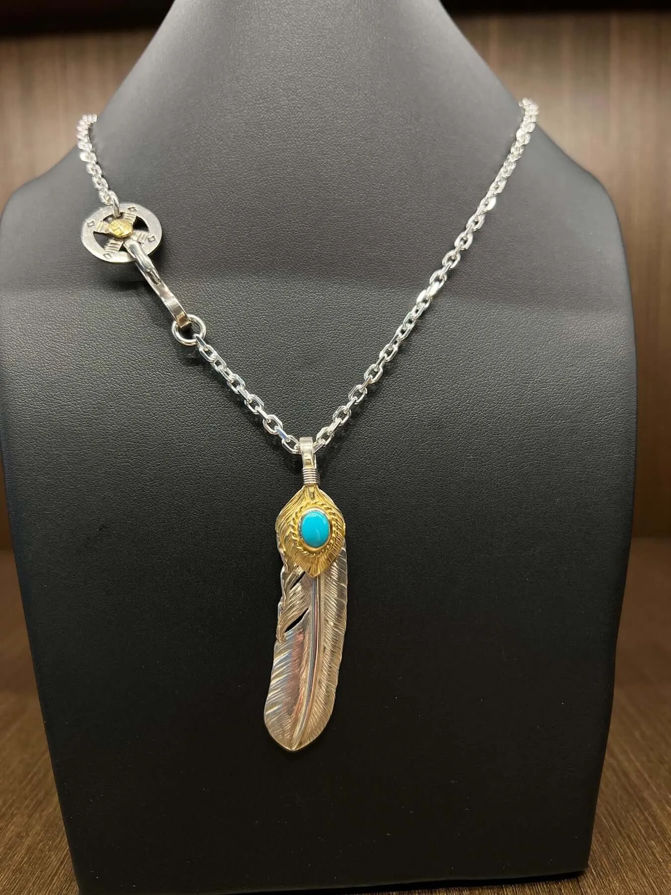Goros Gold Top Gold Rope Turquoise Feather and Silver Wheel Setup
