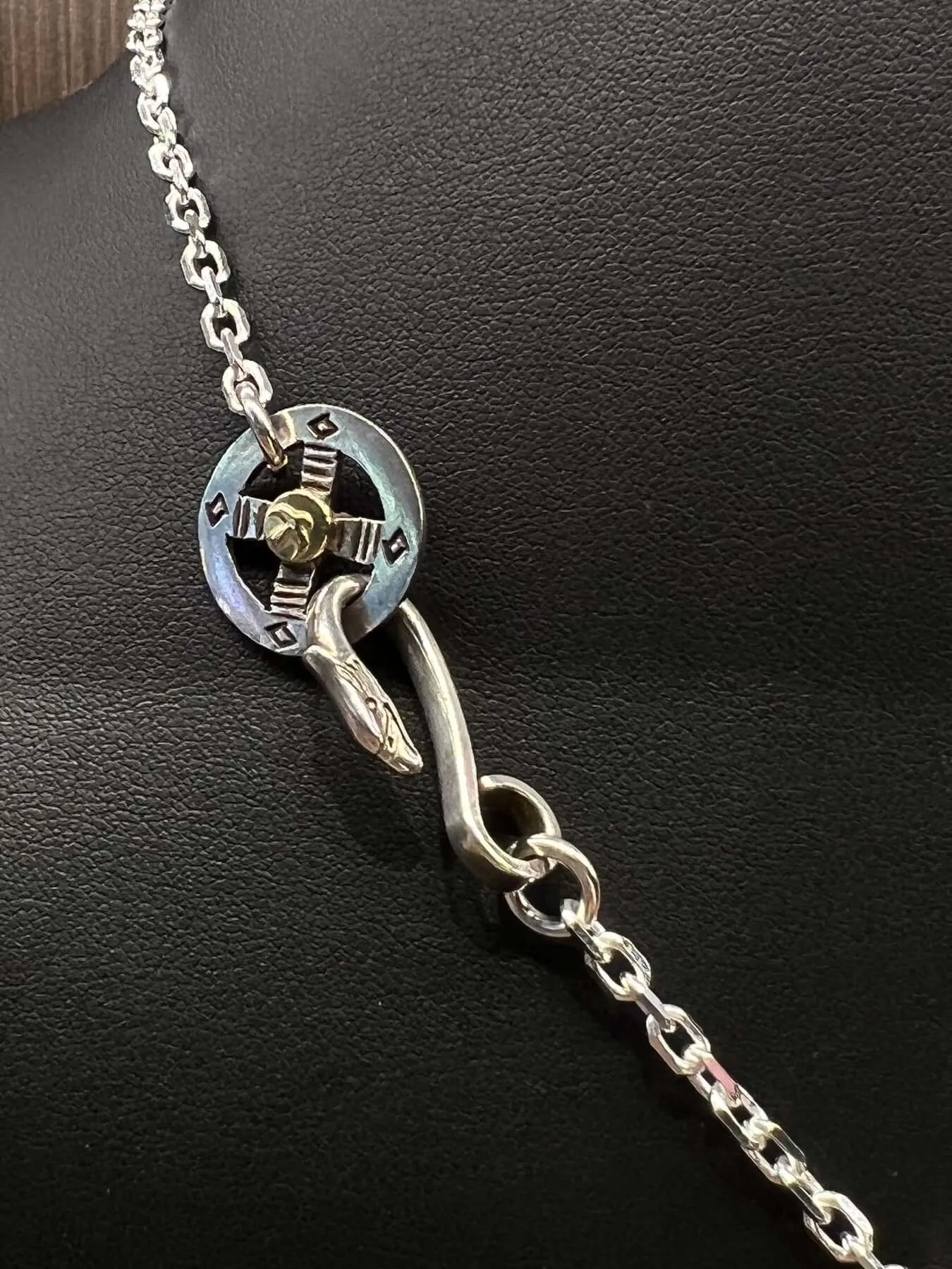 Goros Gold Top Gold Rope Turquoise Feather and Silver Wheel Setup