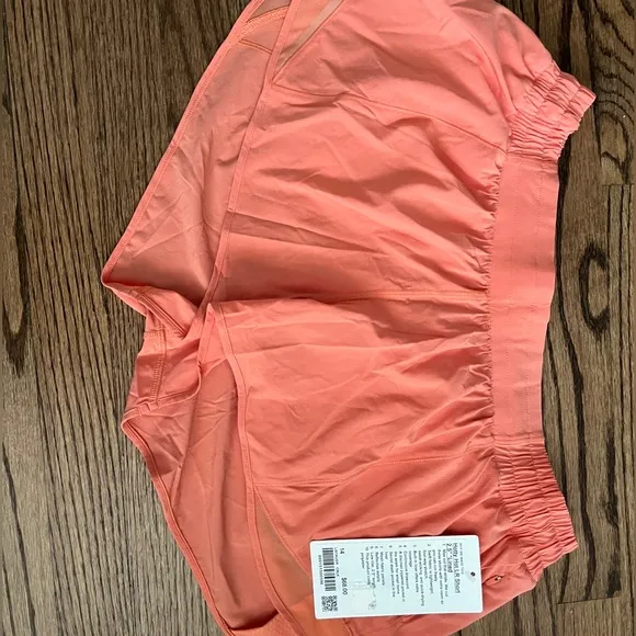 Lululemon Hotty Hot Low-Rise LinedShort 2.5&quot; NWT