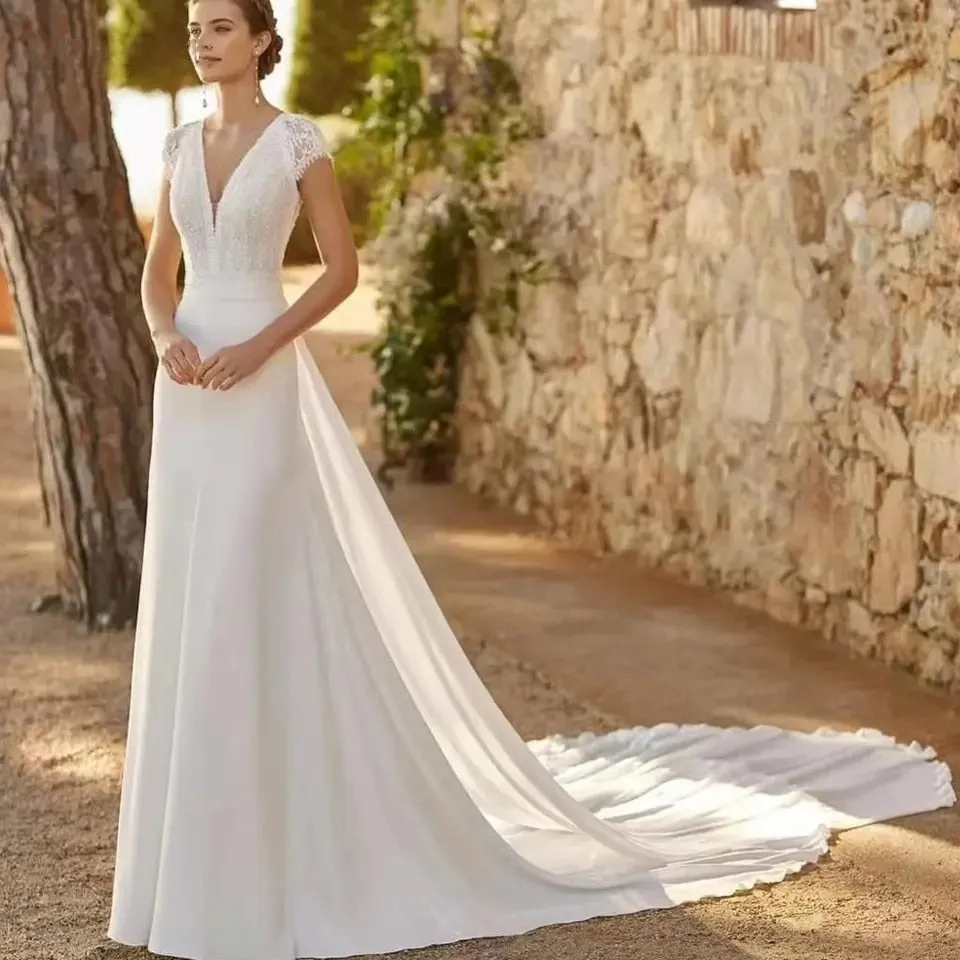 lvory Lace Satin V-Neck Wedding Dresses With Detachable Train