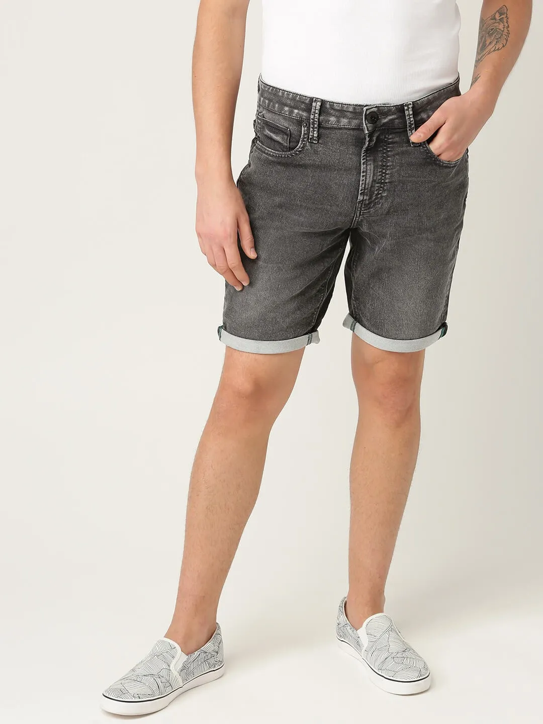 Men Charcoal Grey Solid Slim Fit Denim Shorts