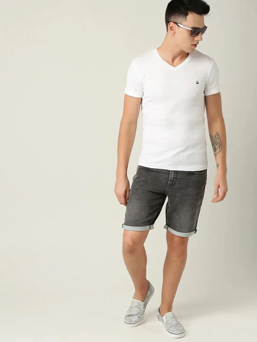 Men Charcoal Grey Solid Slim Fit Denim Shorts