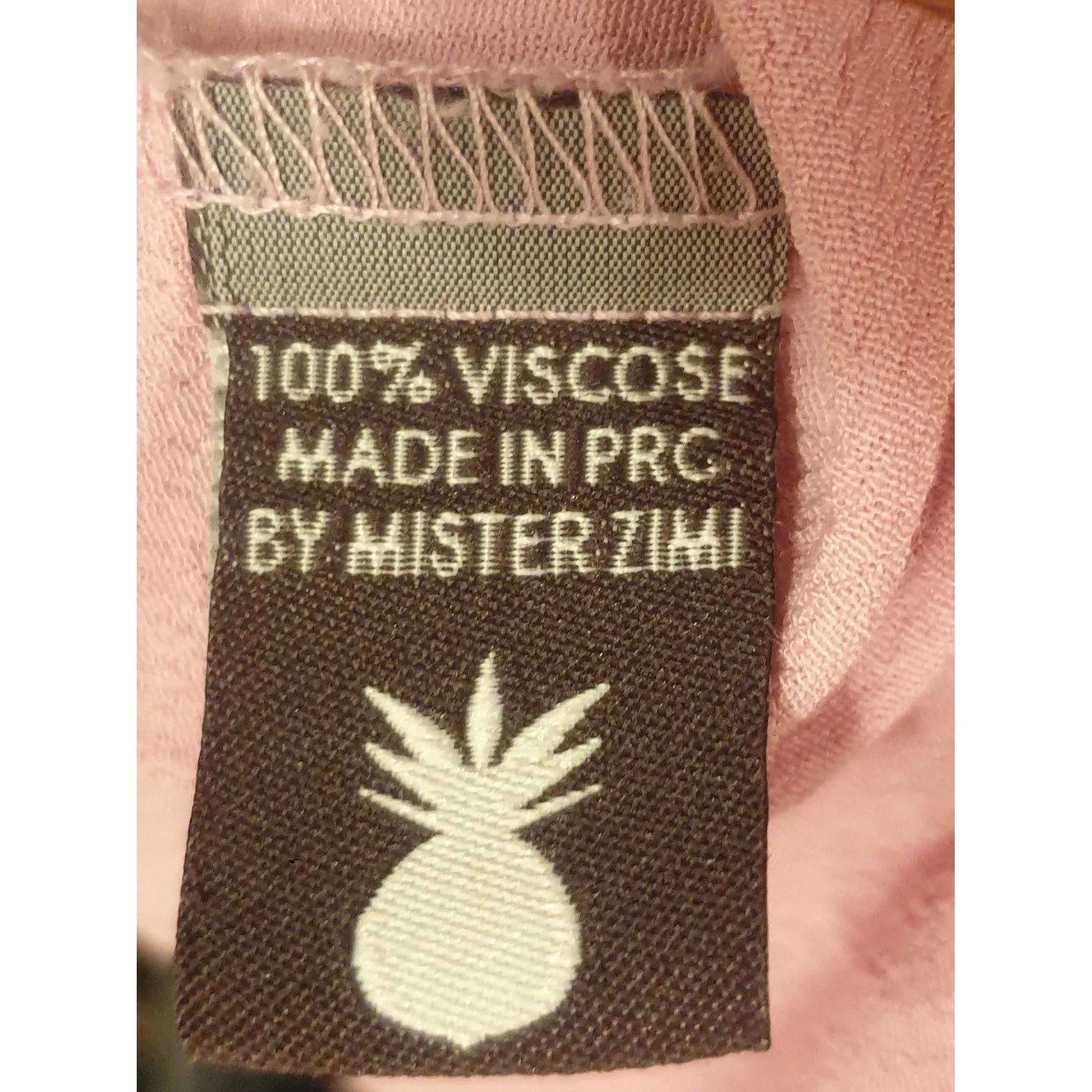 Mister Zimi preowned pink tee shirt top with cute back peek-a-boo size 6