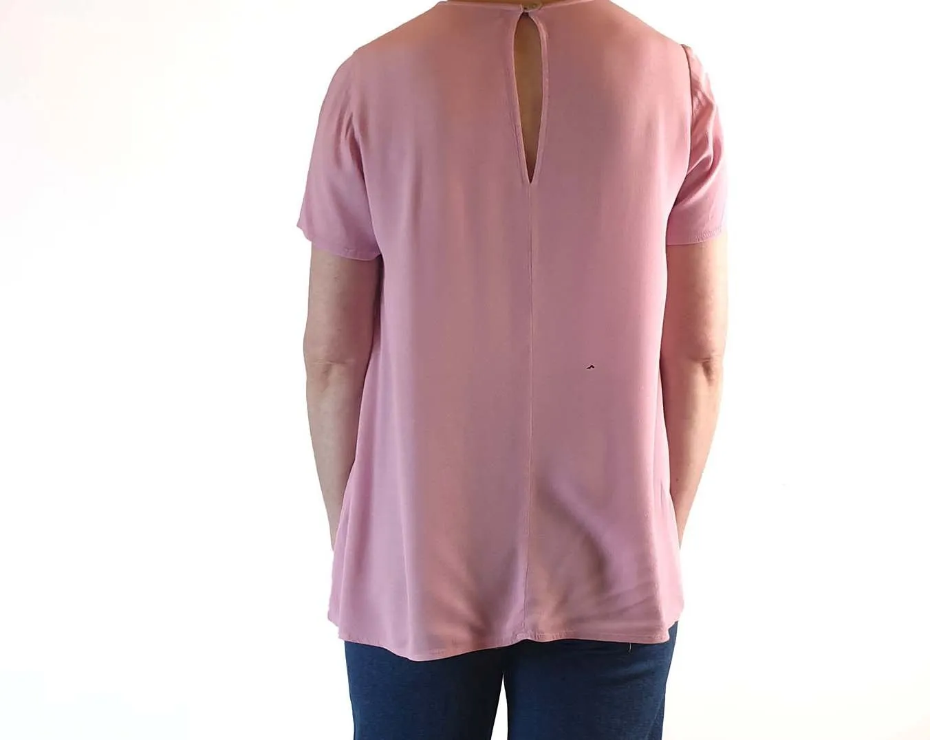 Mister Zimi preowned pink tee shirt top with cute back peek-a-boo size 6