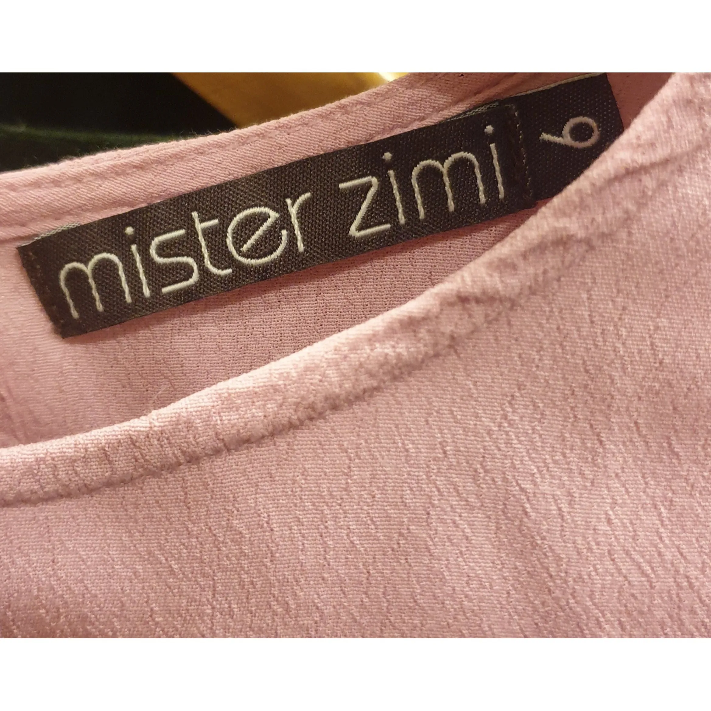 Mister Zimi preowned pink tee shirt top with cute back peek-a-boo size 6