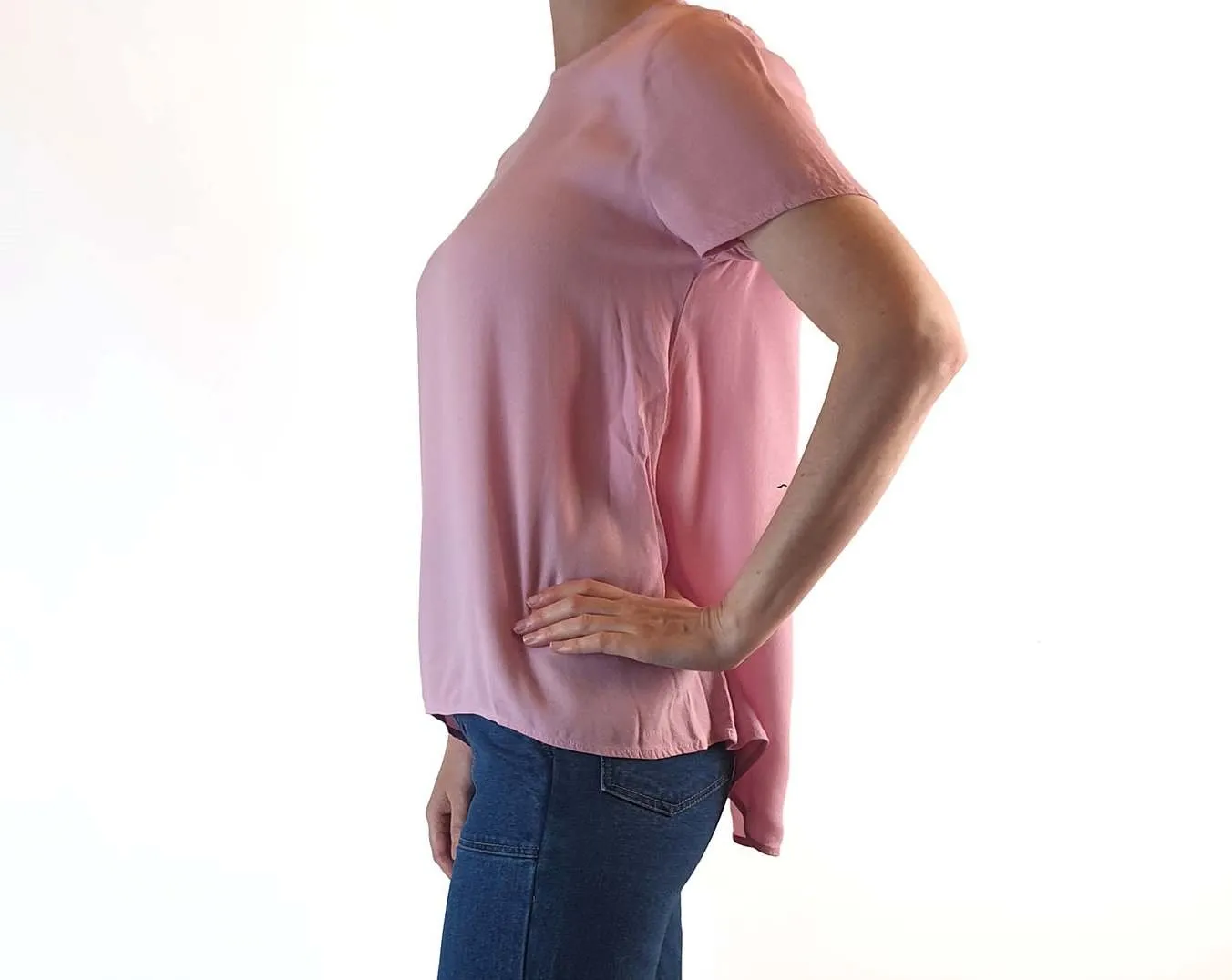 Mister Zimi preowned pink tee shirt top with cute back peek-a-boo size 6