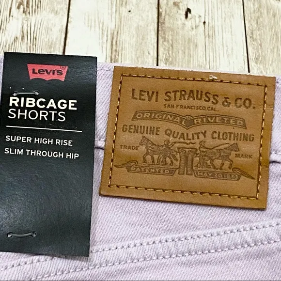 NWT Levi’s Lavender Ribcage Shorts 25