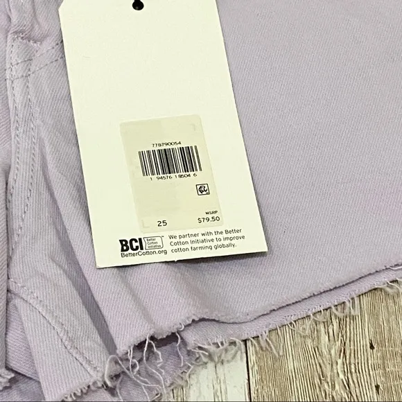 NWT Levi’s Lavender Ribcage Shorts 25