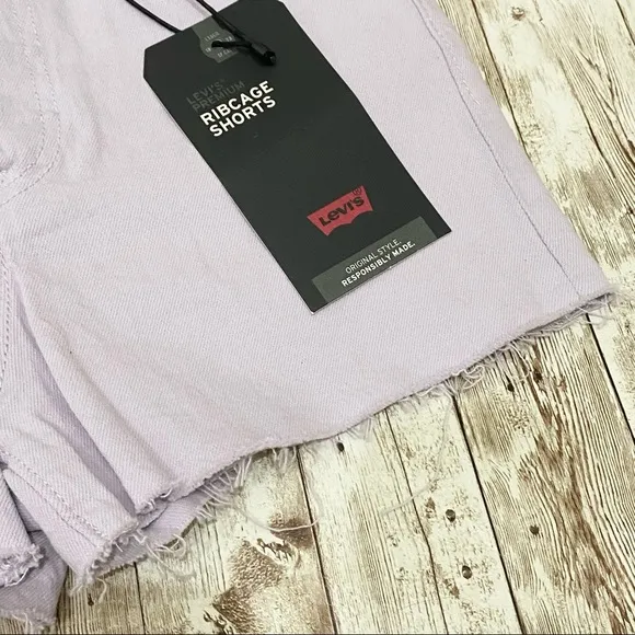 NWT Levi’s Lavender Ribcage Shorts 25