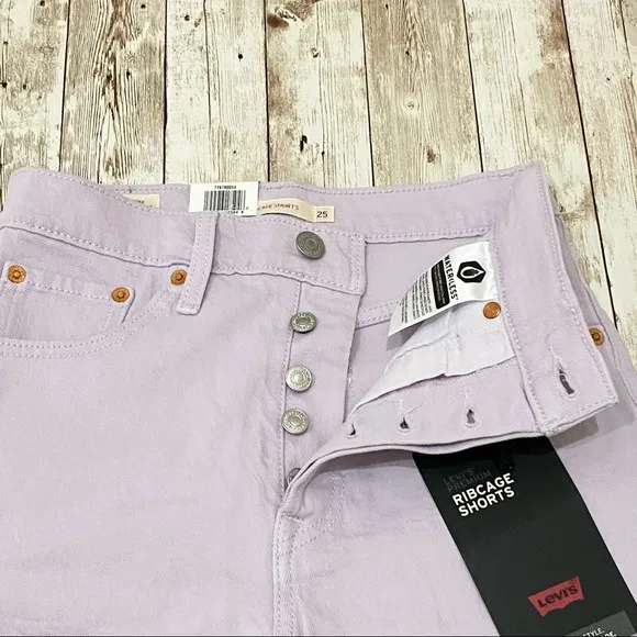 NWT Levi’s Lavender Ribcage Shorts 25