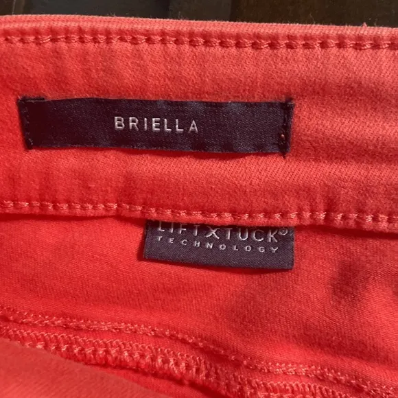 NYDJ BRIELLA SHORT SIDESEAM SLITS SHORTS.