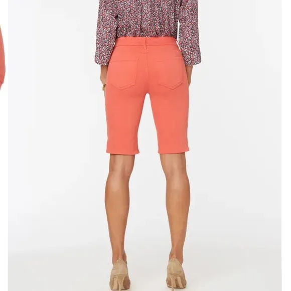NYDJ BRIELLA SHORT SIDESEAM SLITS SHORTS.