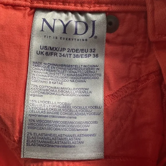 NYDJ BRIELLA SHORT SIDESEAM SLITS SHORTS.