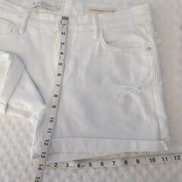 Pilcro White Slim Boyfriend Shorts Size 31 NWT