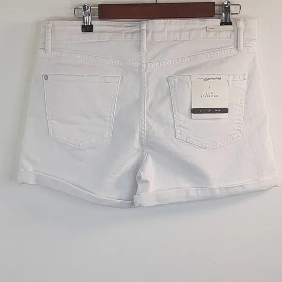 Pilcro White Slim Boyfriend Shorts Size 31 NWT