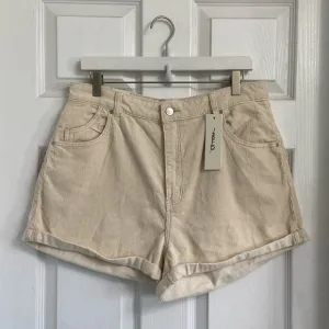 Rolla’s Dusters Hugh Rise Slim Cream Corduroy Women's Shorts Size 32 NWT