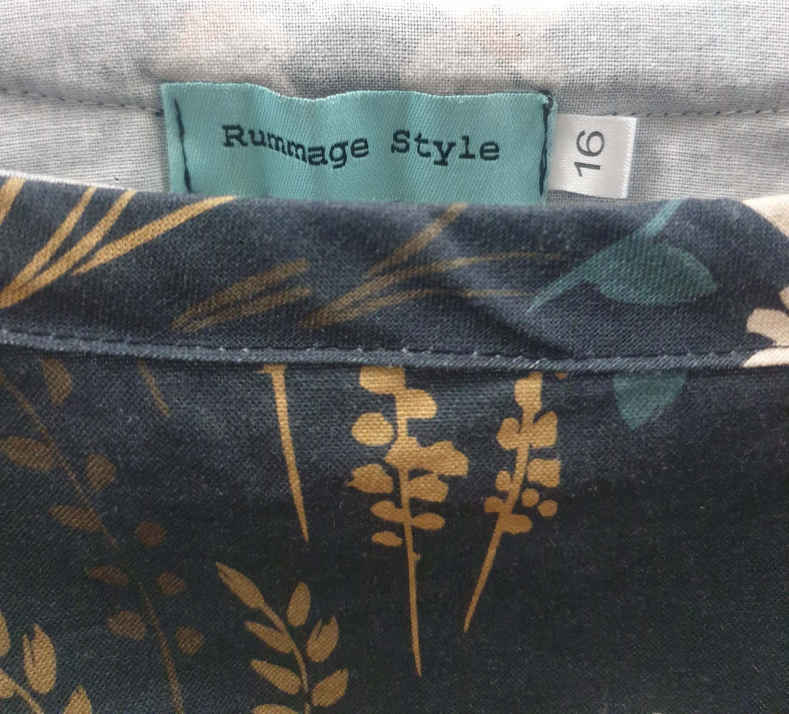 Rummage Style black floral print long sleeve top size 16