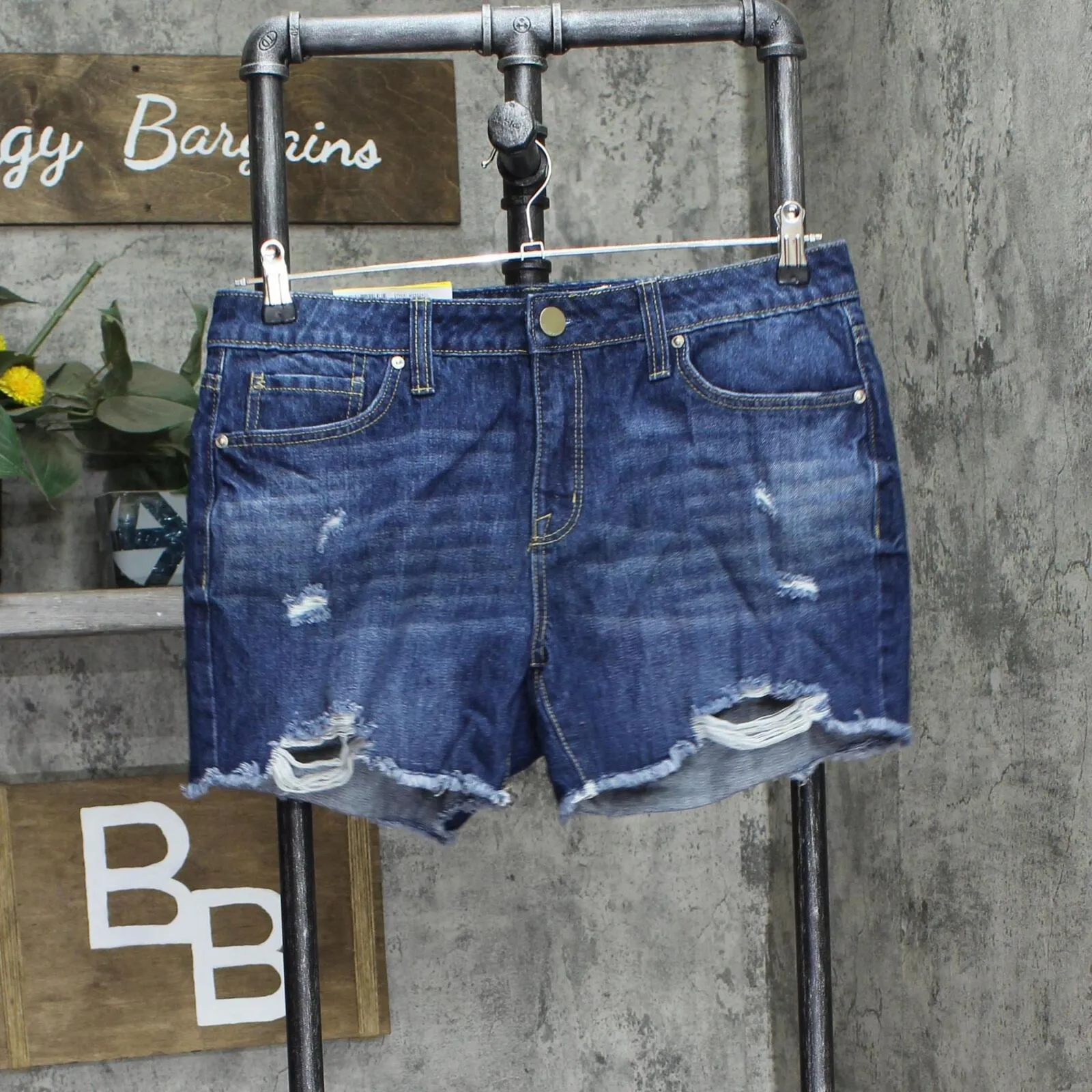 Seven7 Womens Denim Frayed Hem Slim Fit Weekend Short MY3324GL