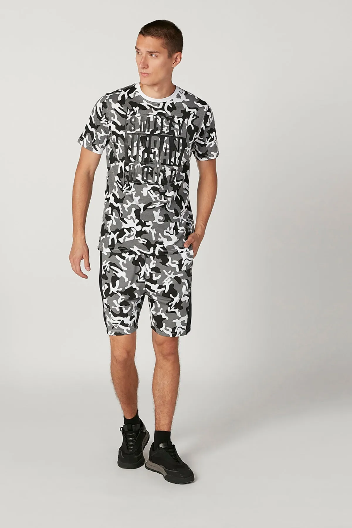 Slim Fit Camouflage Printed Mid Waist Shorts
