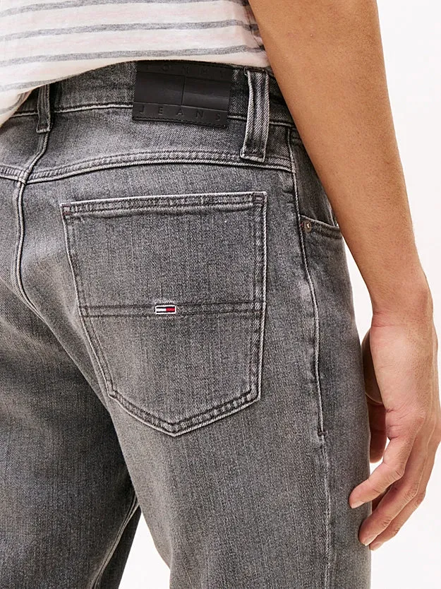 Tommy Jeans | Ronnie Jeans-Shorts mit Fade-Effekt | 1BZ Den Black